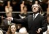 Director italiano Muti suspende participación con la orquesta de Chicago por cirugía Muti conduce a la Orquesta Sinfónica de Chicago