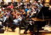 Lang Lang: la súper estrella del piano Durante el ensayo con la Orquesta Sinfónica Simón Bolívar de Venezuela, el pianista calificó de "extraordinario" destacada