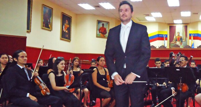 maestro Hugo Carrio