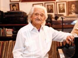 El equipo del CALENDARIO MARGARITA 2013 se une a la celebracion del Cumpleaños del Margariteño Inocente Carreño. Maestro del sentir universal 28 de diciembre de 1911 “Viva expresión del gentilicio musical margariteño, alma peregrina de notas y acordes que circulan con magistral presencia en el pentagrama universal” -Verni Salazar- Hijo Ilustre de Porlamar, criado con cuentos de abuela y salitre. Alumno de Lino Gutiérrez y de Vicente Emilio Sojo. Trompetista, arreglista y compositor, enamorado hasta los huesos de la música popular y considerado uno de los grandes exponentes del nacionalismo musical venezolano. Pedagogo clásico y sembrador de escuelas, director de orquesta y coros, es Inocente Carreño tan prolijo en la conversación como vasto en la producción musical. Es el maestro de maestros, el que al amar a Margarita la convirtió en mujer para homenajearla con un poema sinfónico adornado de ritmos y cánticos tradicionales. Es quien toca la nota universal en el sentir de la margariteñidad ©Foto: Jonathan Ledezma