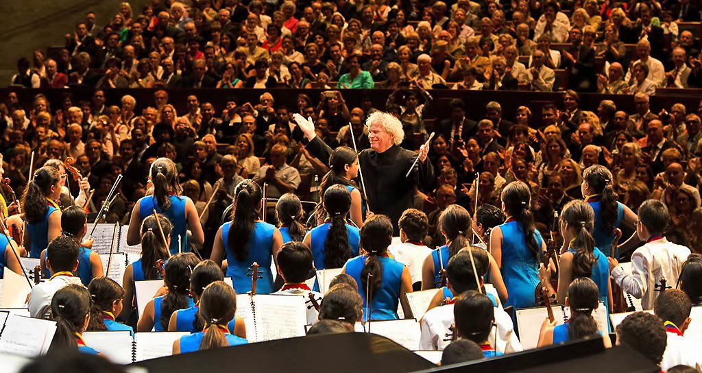 Festival de Salzburgo rompe su récord de taquilla Simon Rattle en Salzburgo junto a la Sinfónica Infantil