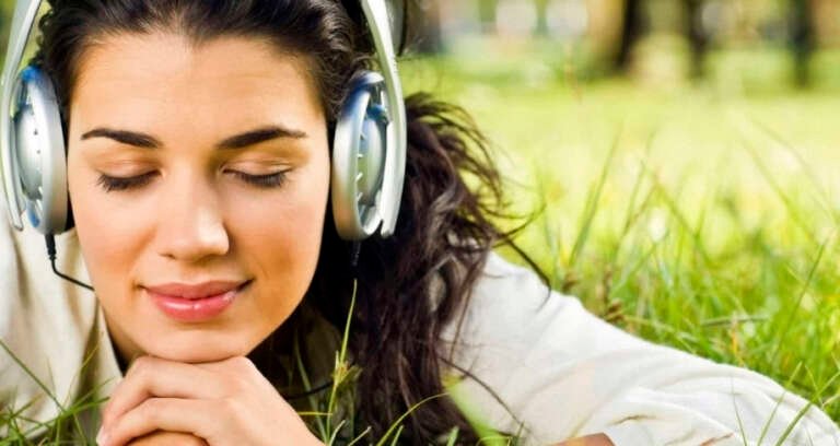 ¿Por qué escuchar música nos hace sentirnos felices?
