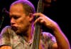 ‘Trato de aprender de cada persona con la que toco’ Avishai Cohen