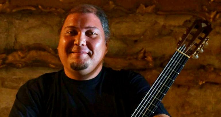 Guillermo Antonio Flores, guitarrista