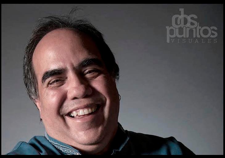 Prioridad: la Música desde el corazón; por Aquiles Báez Sesión para Aquiles Baez Rodaje Xarop Capibara Films — con Aquiles Baez Dos.