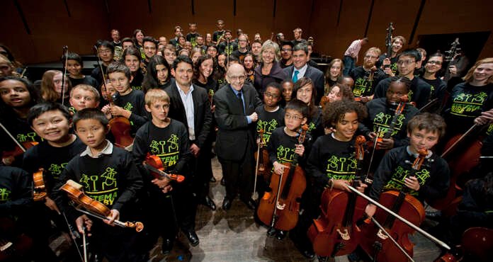 Maestro José Antonio Abreu, fundador de El Sistema,recibe an honorary doctorate degree from Bard College Saturday September 20, 2014, at The Richard B. Fisher Center for the Performing Arts at Bard College in Annandale-on-Hudson, N.Y. (Karl Rabe photo) Maestro José Antonio Abreu, fundador de El Sistema,recibe an honorary doctorate degree from Bard College Saturday September 20, 2014, at The Richard B. Fisher Center for the Performing Arts at Bard College in Annandale-on-Hudson, N.Y. (Karl Rabe photo)
