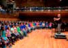 Más de 600 niños dedican su canto a Simón Díaz El 8vo. Festival de Coros contará con la participación especial del maestro, compositor y director del Orfeó Catalá en Catalunya, Barcelona, España, Josep Vila, quien además prepara a 90 directores corales venezolanos