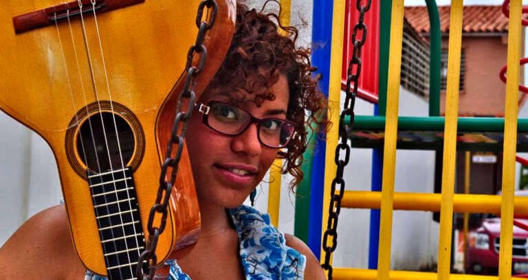 Mafer brinda a los caraqueños un poquito de “Néctar de Bandola”
