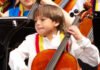 Niño de 11 años interpreta el difícil concierto para violonchelo de Haydn Marlon Flórez