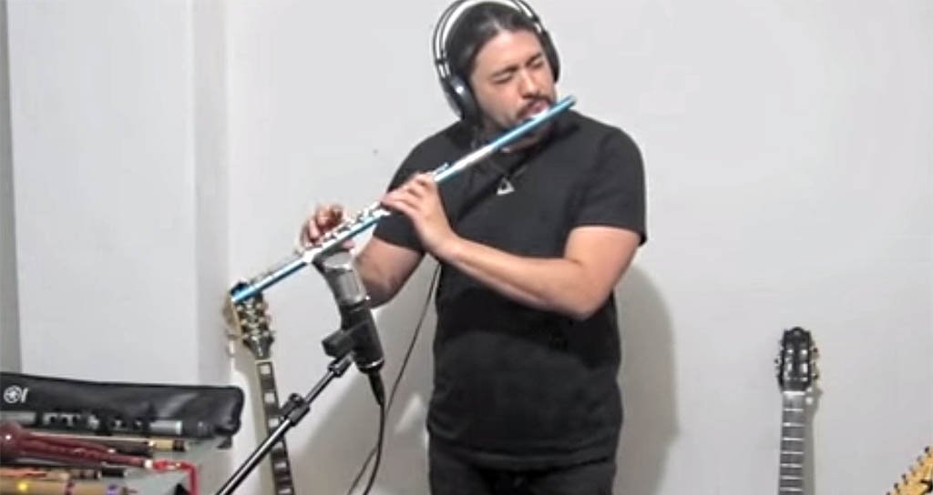 Lester Paredes nos demuestra como tocar diferentes estilos con diferentes instrumentos Lester Paredes