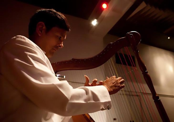 Londres: Arpista Carlos “Metralleta” Orozco desgrana desde la innovación los acordes de la tradición musical venezolana Carlos "Metralleta" Orozco