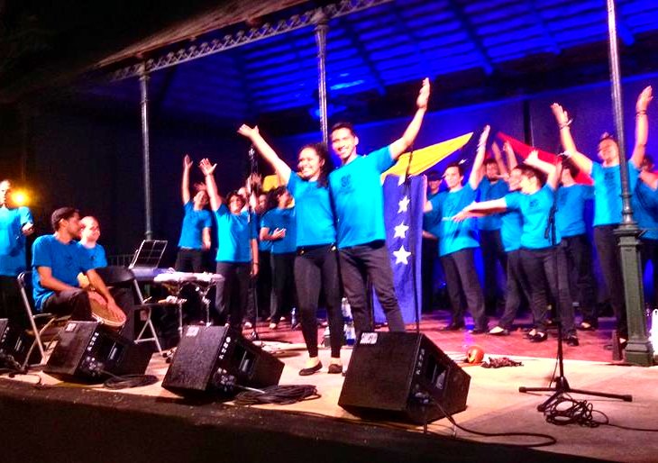 Inyección de vida. Una reseña del Concierto de la SJV en Castellar del Vallès Schola Juvenil VenezuelaSchola Juvenil Venezuela