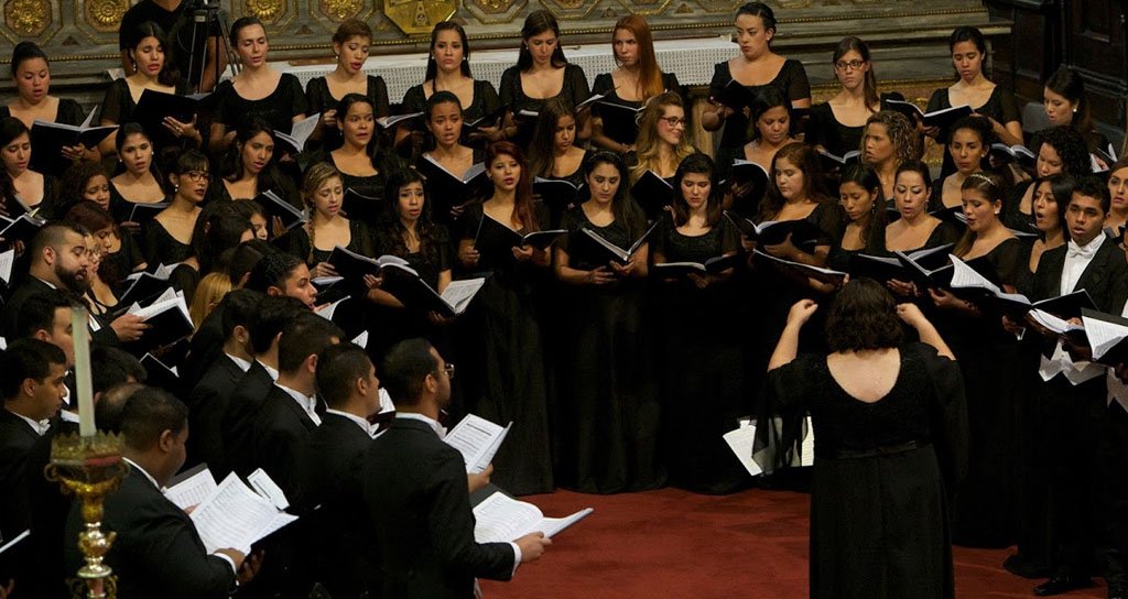 La Coral Nacional Juvenil Simón Bolívar cantó en el Duomo de Milán La Coral Nacional Juvenil Simón Bolívar cantó en el Duomo de Milán
