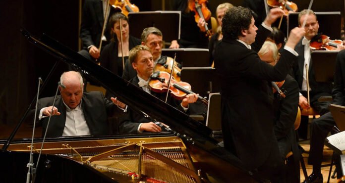 Staatspaelle Berlín. Esta vez, con dirección de Gustavo Dudamel. Staatspaelle Berlín. Esta vez, con dirección de Gustavo Dudamel.