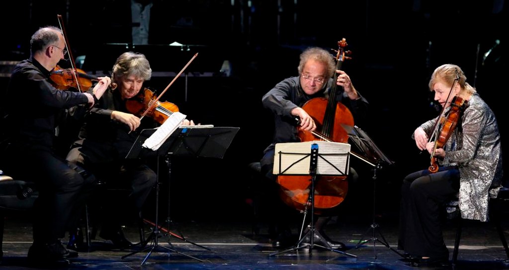 También hubo música clásica en los Grammy El Takacs Quartet toca durante la gala de los Grammy