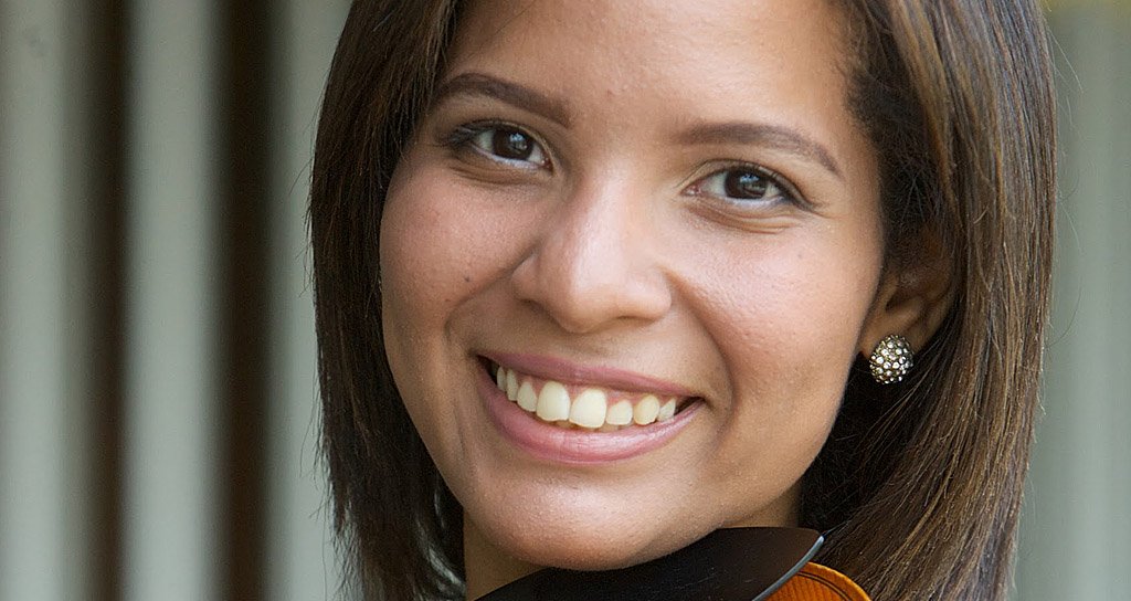 Violinista Fabiola Gamarra se presenta en concierto con la Orquesta Sinfónica de Falcón Fabiola Gamarra