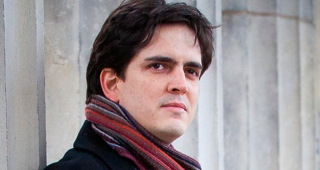 Pacho Flores interpreta Mestizo junto a la LSSO en el Barbican Hall de…
-
"Mestizo" de Efraín Oscher: estreno europeo en la trompeta de Francisco "Pacho" Flores y la batuta de Carlos Izcaray
Efraín Oscher El Maestro Carlos Izcaray dirige la London Schools Symphony Orchestra para el Estreno europeo de la Obra Mestizo del uruguayo-venezolano Efraín Oscher. El concierto será interpretado por Francisco "Pacho" Flores
-
El director venezolano Carlos Izcaray suscitó las tormentas ordenadas por Massenet
Carlos Izcaray suscitó las tormentas ordenadas por Massenet
-
El tango de los maestros Mederos y el director venezolano Carlos Izcaray seduce al público de Bangkok
Carlos Izcaray El maestro argentino Rodolfo Mederos, al bandoneón, y el director venezolano Carlos Izcaray, al mando de la Orquesta Sinfónica de Bangkok, sedujeron anoche al público de la capital tailandesa con algunas de las piezas más bellas del tango.
-
SOTTO VOCE / Días de (y para) guardar...
SOTTO VOCE De las condiciones exigidas por la UNESCO para integrar cualquier urbe a su red de Ciudades Creativas, la capital colombiana -inscrita bajo el rubro de Ciudad Musical- encauzó de manera notable un par de ellas del 27 al 30 de marzo pasado: las de "organizar festivales y otras manifestaciones a escala nacional e internacional"
-
Video - Carlos Izcaray dirigiendo el concierto "Solistas de Orquesta" con la Sinfónica Nacional de Colombia
Carlos Izcaray Fragmento del último concierto de la Orquesta Sinfónica Nacional de Colombia en la temporada de "Solistas de Orquesta" - Este concierto se realizó en el marco del Primer Encuentro Nacional de Violistas
![