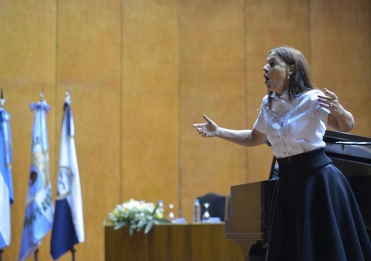 Buscan cantantes de ópera