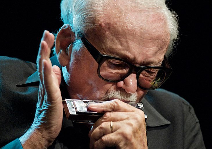 Muere Toots Thielemans, armonicista y leyenda del jazz, a los 94 años Toots Thielemans