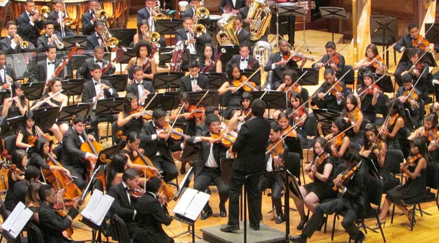 La Orquesta Sinfónica Juvenil del CMSB celebra los 42 años de El Sistema en el Teatro Teresa Carreño Orquesta Sinfónica Juvenil del Conservatorio de Música Simón Bolívar