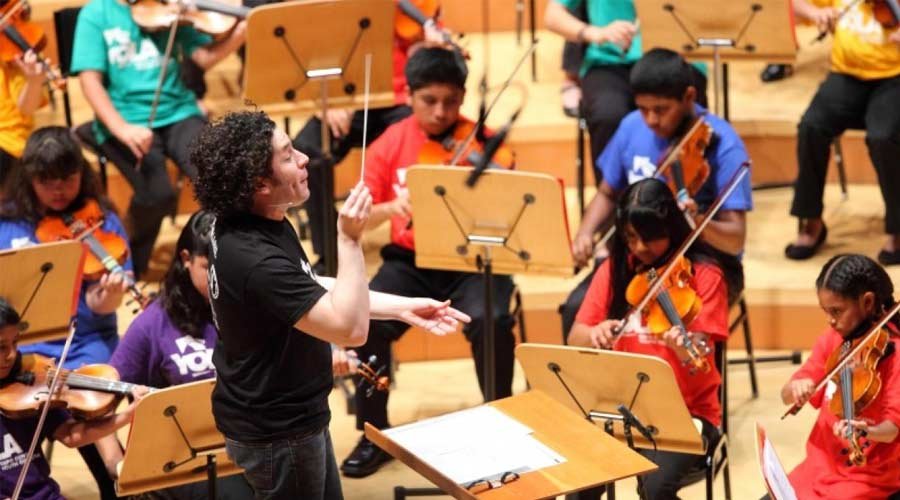 La orquesta juvenil YOLA, tutelada por Dudamel, va de gira al cumplir 10 años