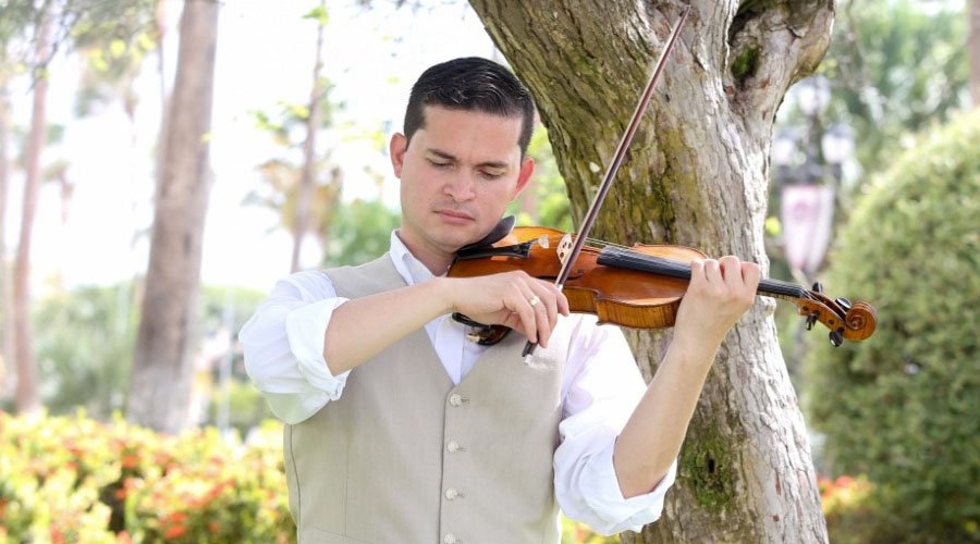 Simón Gollo deslumbra con su violín en Nuevo México Simón Gollo