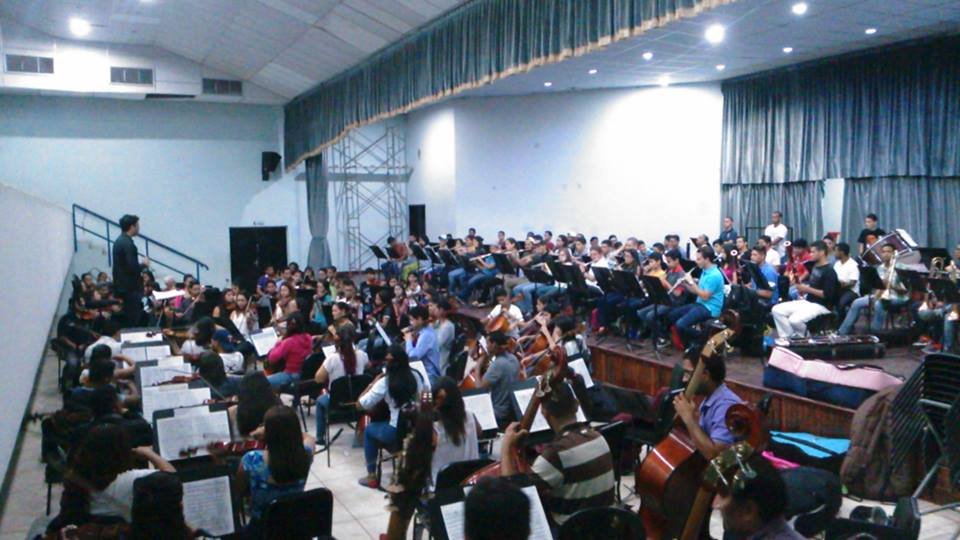 Orquesta Sinfónica Juvenil Mozart presenta concierto en el Teatro Omar Hurtado
