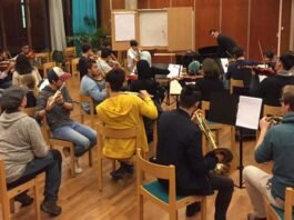 Este profesor venezolano utiliza la música como herramienta de integración