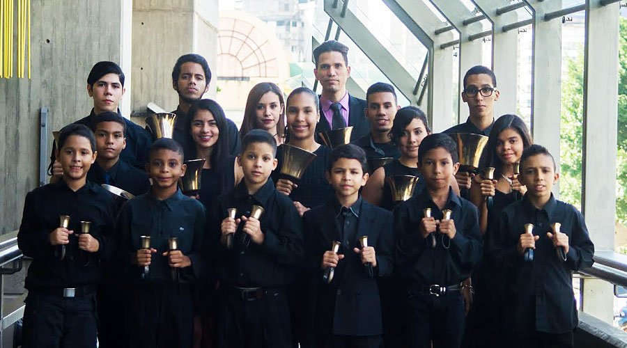 Coro, Campanas y Saxofones en concierto en la Sala José Félix Ribas La Orquesta de Campanas