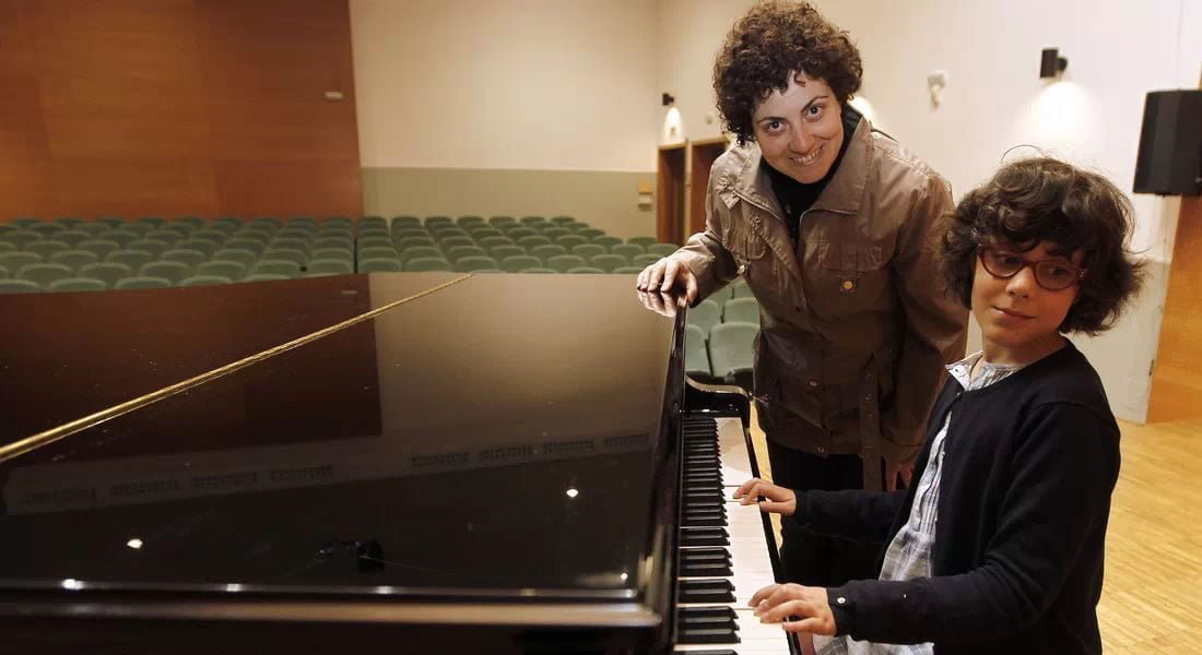 En el conservatorio leen partituras también con la mano