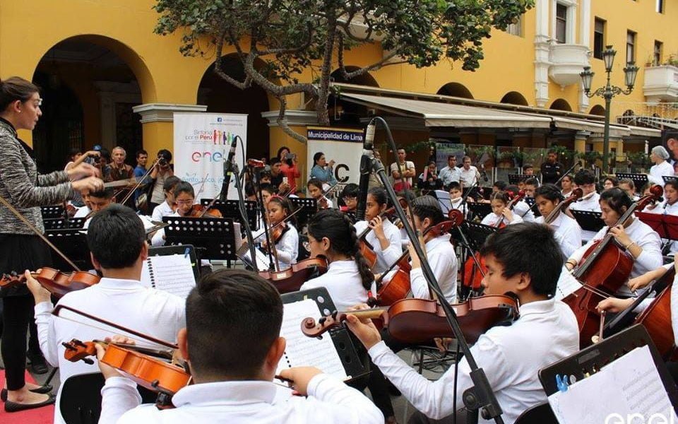 Erika Perera brilla en la “Sinfonía por el Perú”