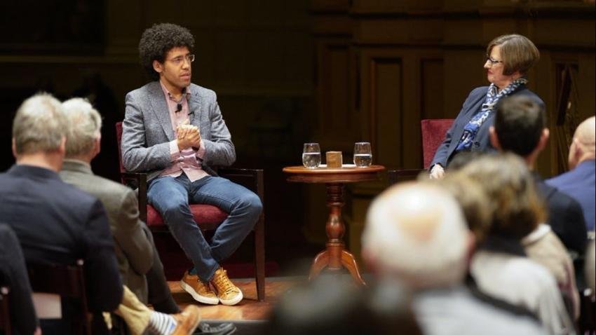 El director de orquesta venezolano que explica las cosas con metáforas culinarias es una buena promesa