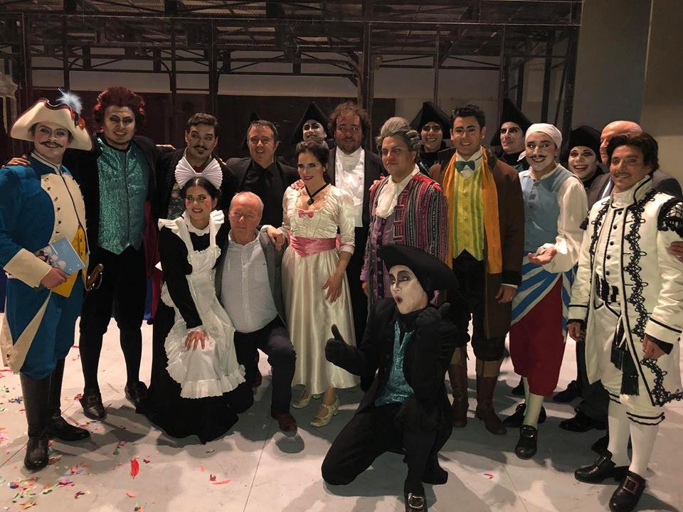 Triunfal “Barbero de Sevilla” con elenco nacional recibe ovación en un repleto Municipal de Santiago