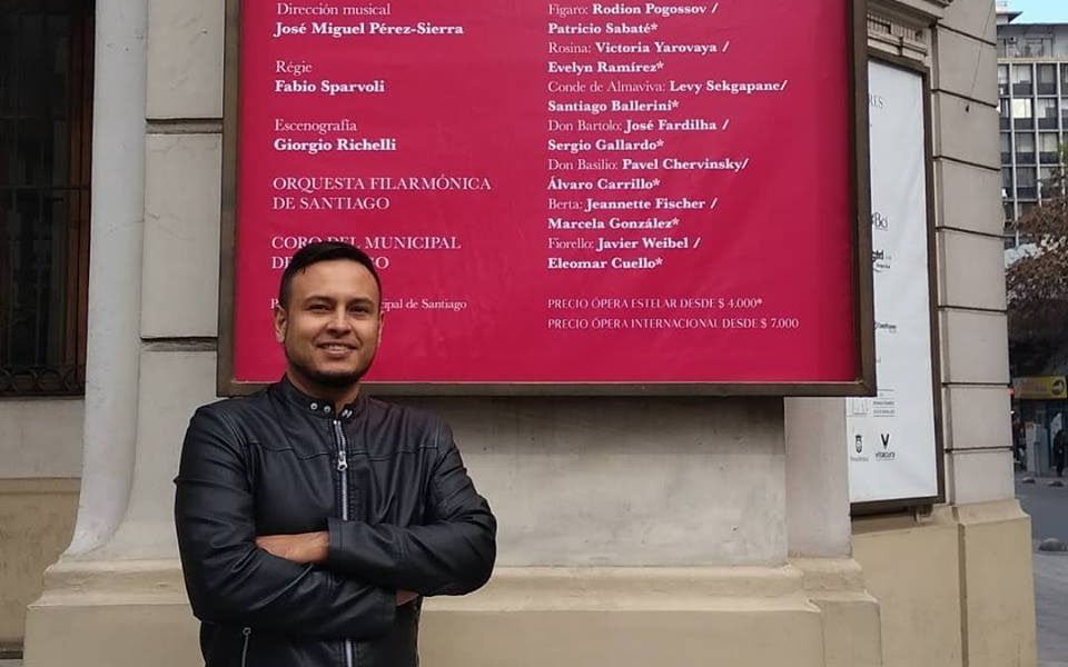 Álvaro Carrillo representa a Don Basilio en el Barbero de Sevilla en Chile