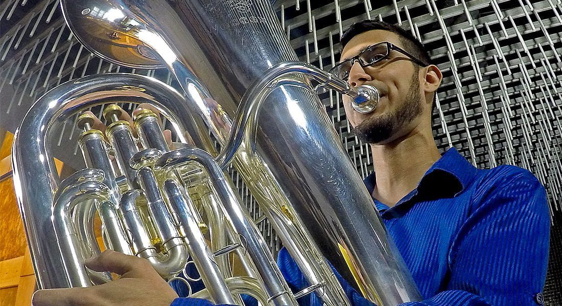 El tubista Igor Martínez estrena su primera composición para una orquesta