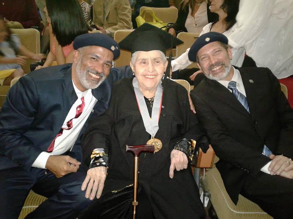 María Colón se gradúa en el Aula Magna de la UCV