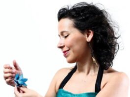 La música de Andrea Paola llega a las plataformas digitales con “Cantos de miel y romero”