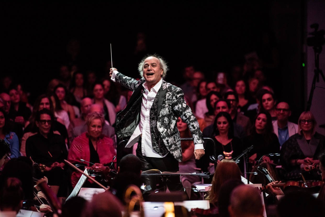 La Orquesta Sinfónica de Miami anunció hoy que Eduardo Marturet extendió su contrato como director musical y director de orquesta por cinco años más