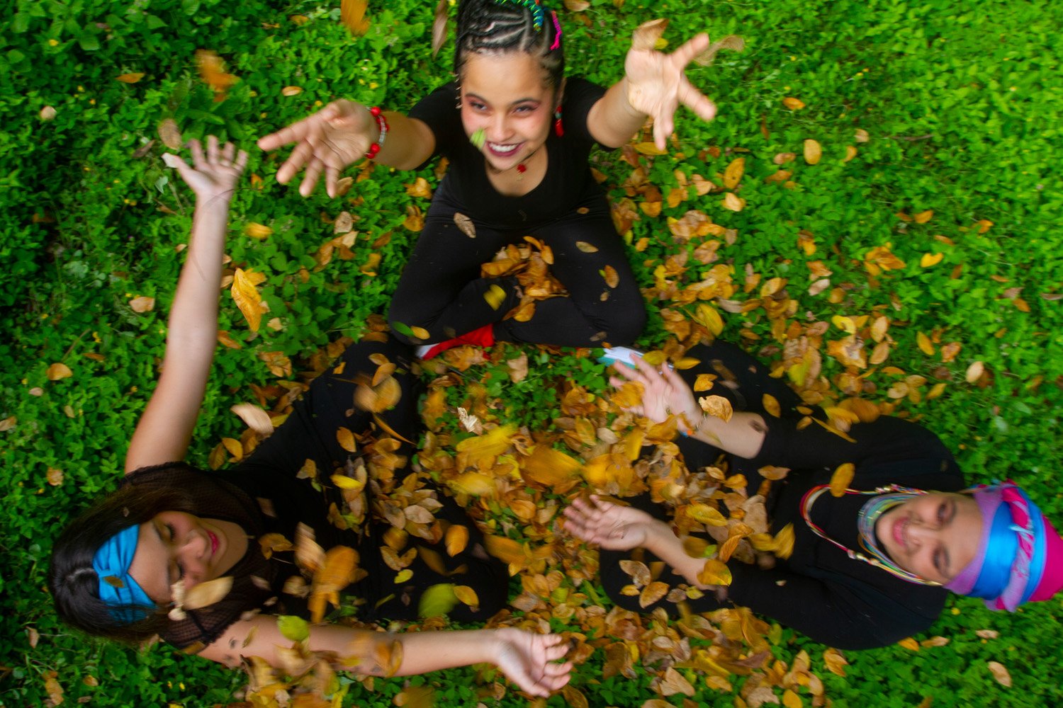 Adolescentes honran sus raíces africanas en un espectáculo musical