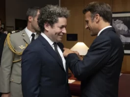 Gustavo Dudamel fue condecorado por Emmanuel Macron en Francia