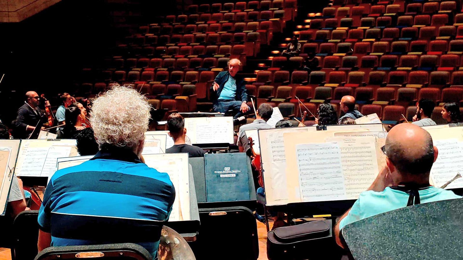 Eduardo Marturet desafía el tiempo y regresa con la Orquesta Sinfónica Venezuela en un reencuentro épico
